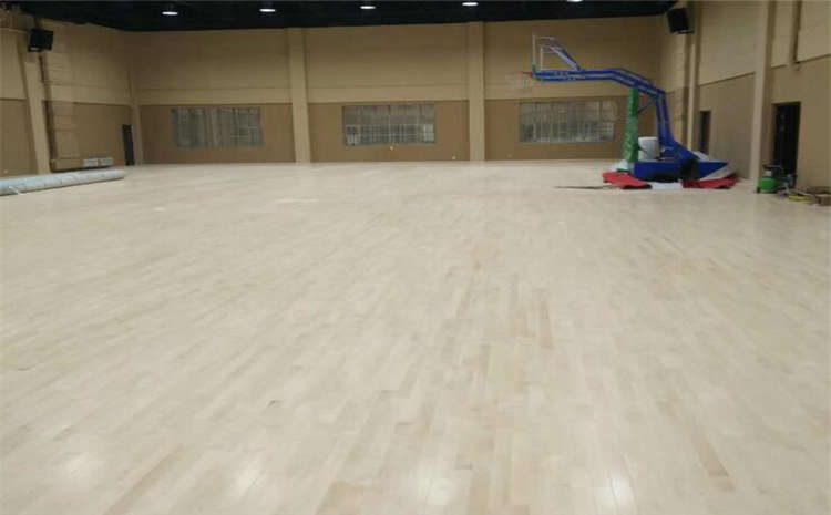 五角楓運動籃球地板哪個牌子好？