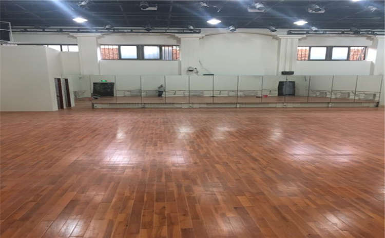 楓樺木木地板籃球館怎么保養(yǎng)？