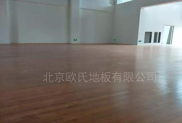 南京師范大學(xué)中北學(xué)院丹陽(yáng)項(xiàng)目舞臺(tái)木地板案例-4